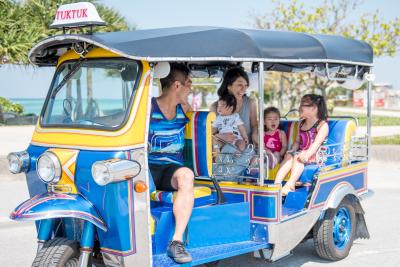 沖縄で三輪タクシー トゥクトゥク レンタル開始 沖縄旅行 沖縄ツアー 格安国内ツアー 激安国内旅行のしろくまツアー
