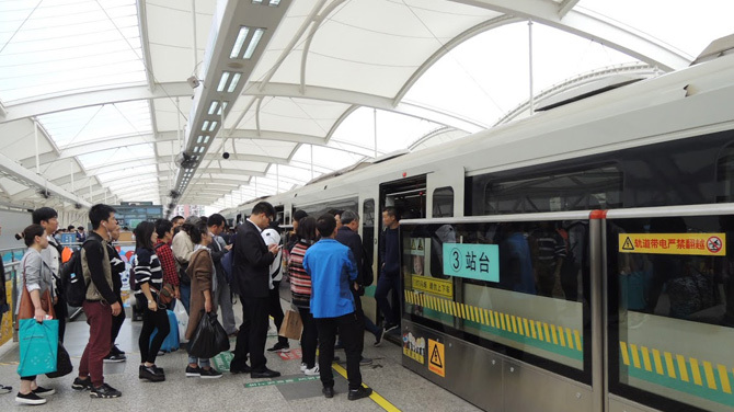 16号線「龍陽路駅」のホーム