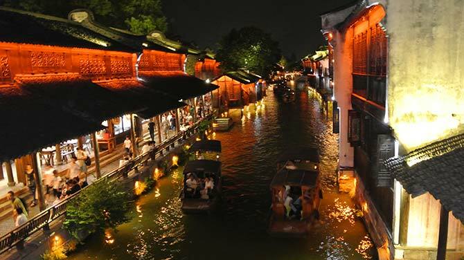 西柵の夜の風景