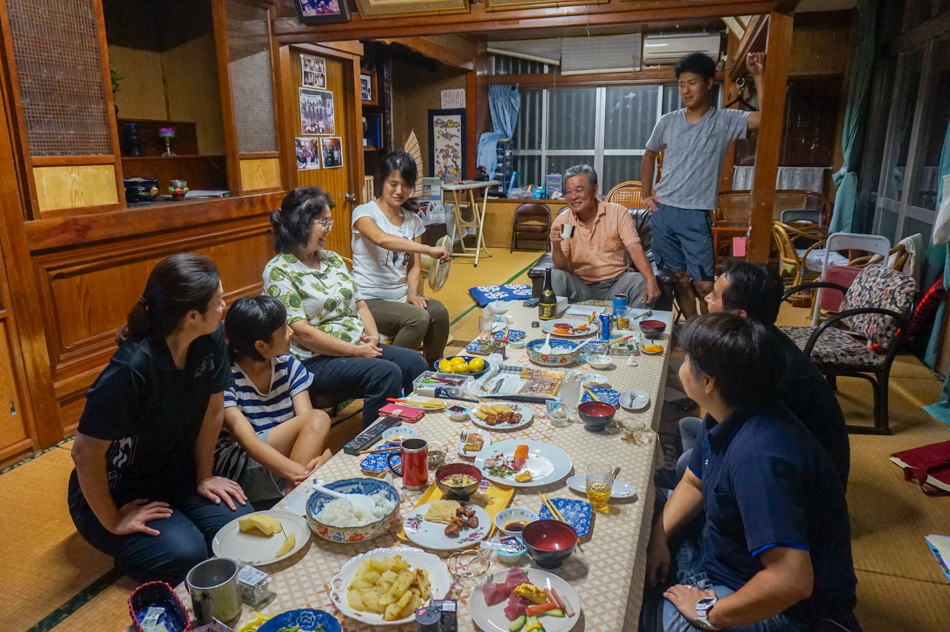 島の人とのふれあいが、忘れられない旅をつくる。沖縄・久米島のホームビジット体験